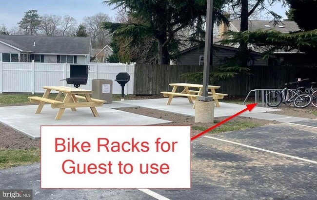 Building Photo - 3300 Sanibel Cir