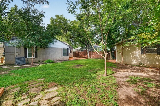 Building Photo - 6312 Malvey Ave
