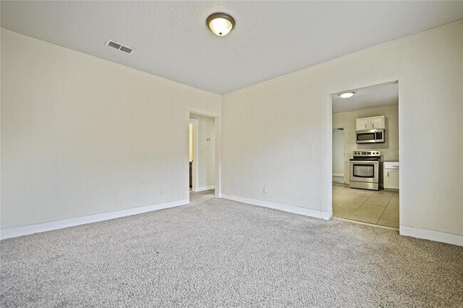 Building Photo - 2704 Truxillo St