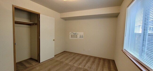 Building Photo - Cousino(8923/25)