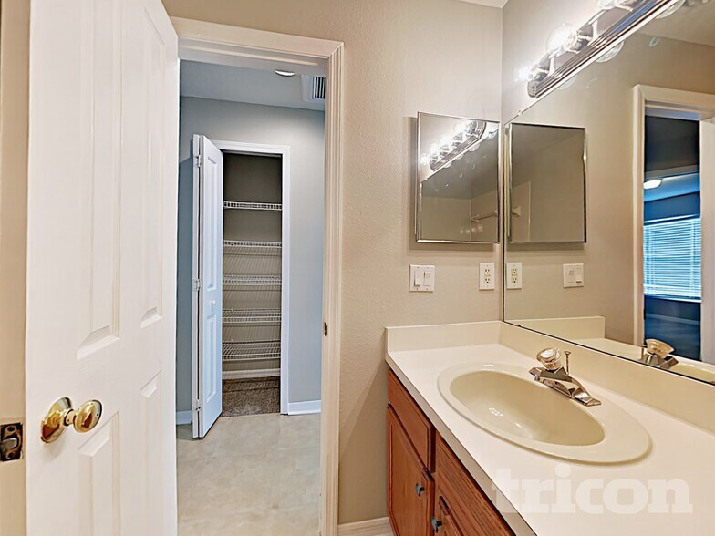 Building Photo - 5615 Hawkgrove Pl