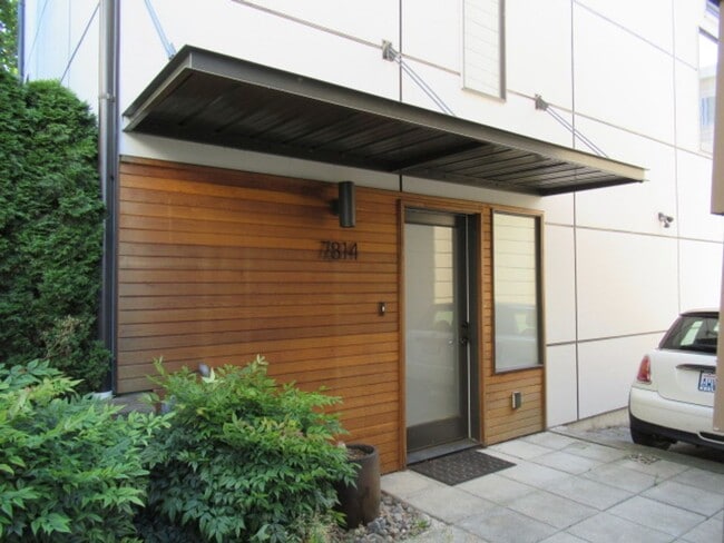 Building Photo - 3bd/2.5ba Seattle Townhome