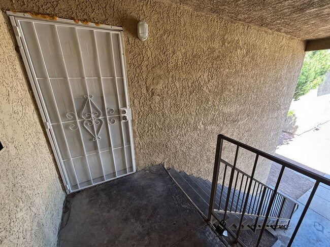 Building Photo - 2883 Wheelwright Dr