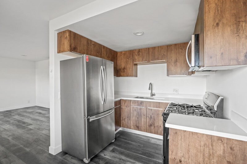 Building Photo - 215 N Fickett St