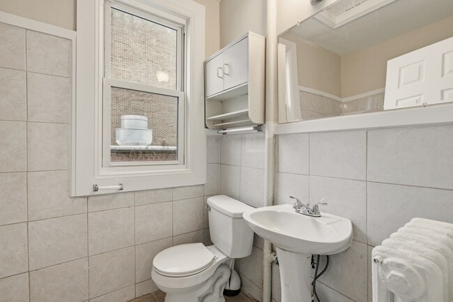 Building Photo - 708 Columbia Rd NW