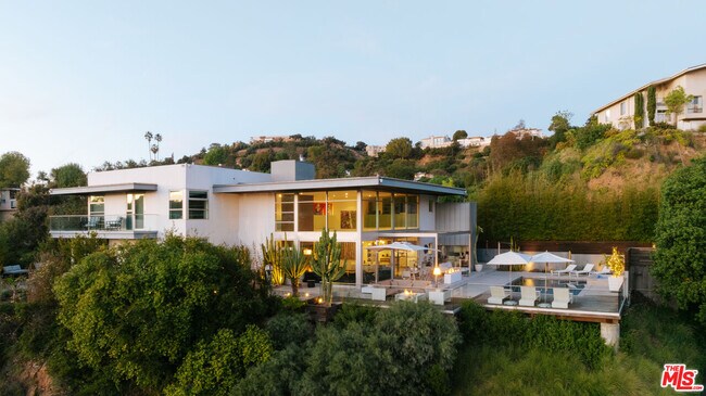 Building Photo - 2651 Nichols Canyon Rd