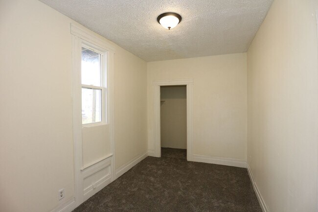 Building Photo - 020