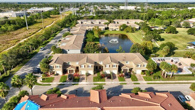 Building Photo - 2245 Portsmouth Ln