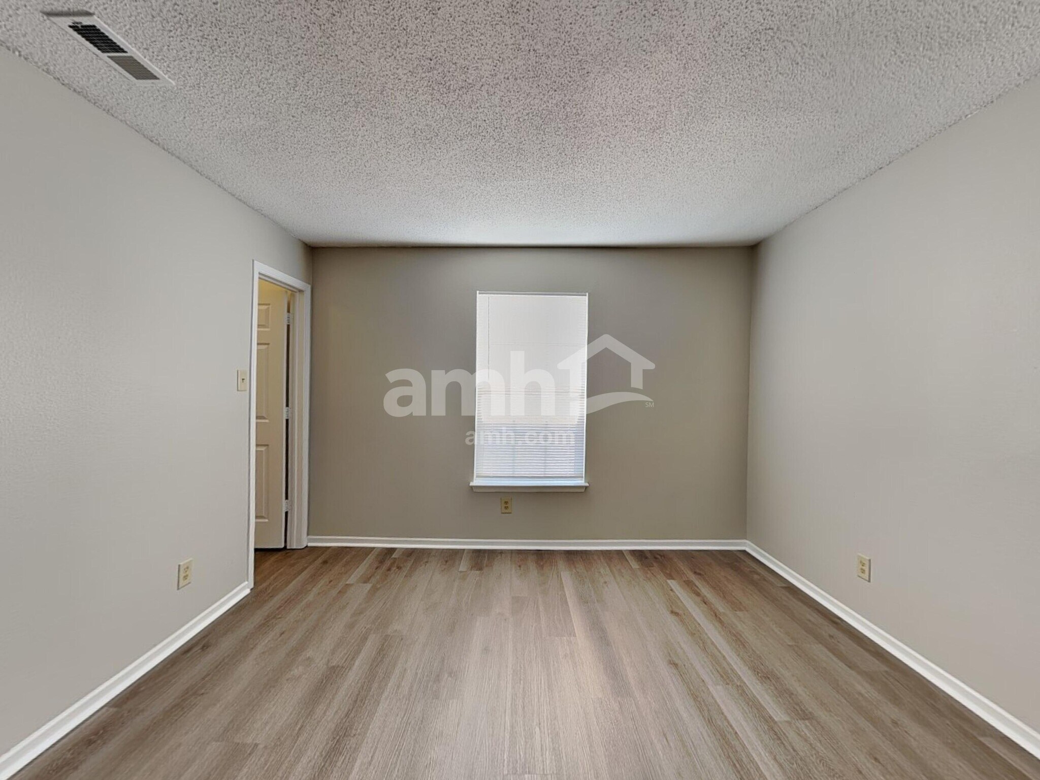 Building Photo - 6860 Maywood Cir