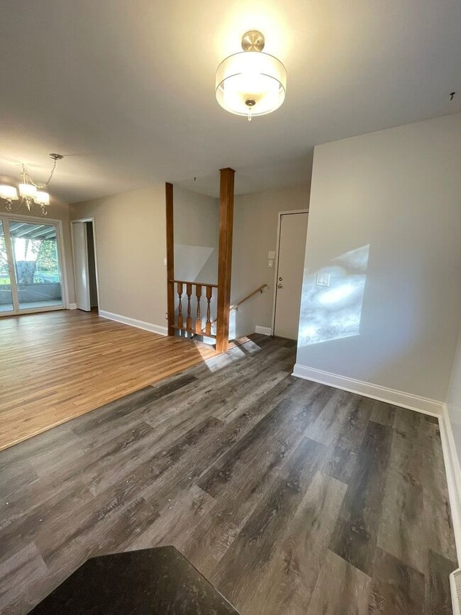 Building Photo - Beautiful Three Bedroom Home