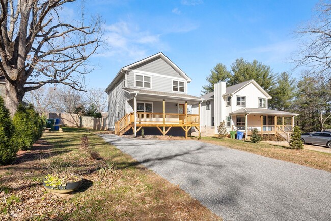 Building Photo - Lovely East Asheville House