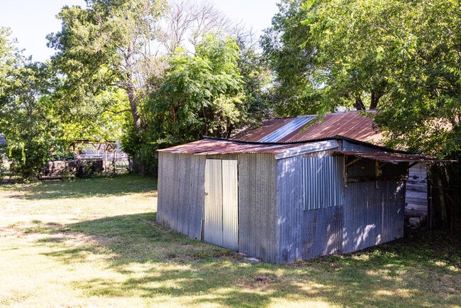 Building Photo - 324 Lytle St