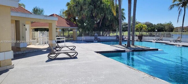 Building Photo - 457 Vista Isles Dr