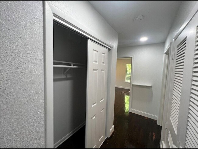 Building Photo - 7012 TX-56