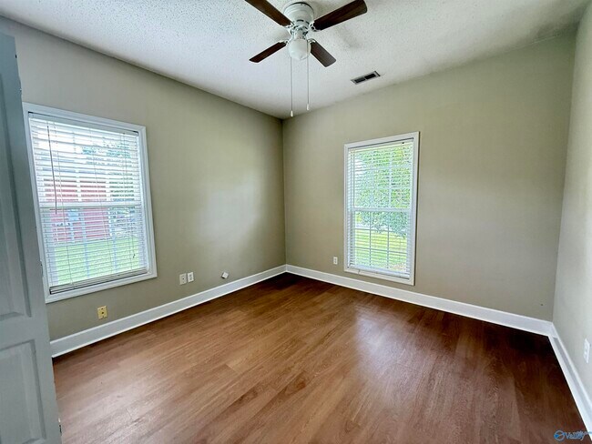 Building Photo - 108 N Star Dr