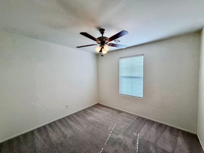 Building Photo - Beautiful 5 bedroom House