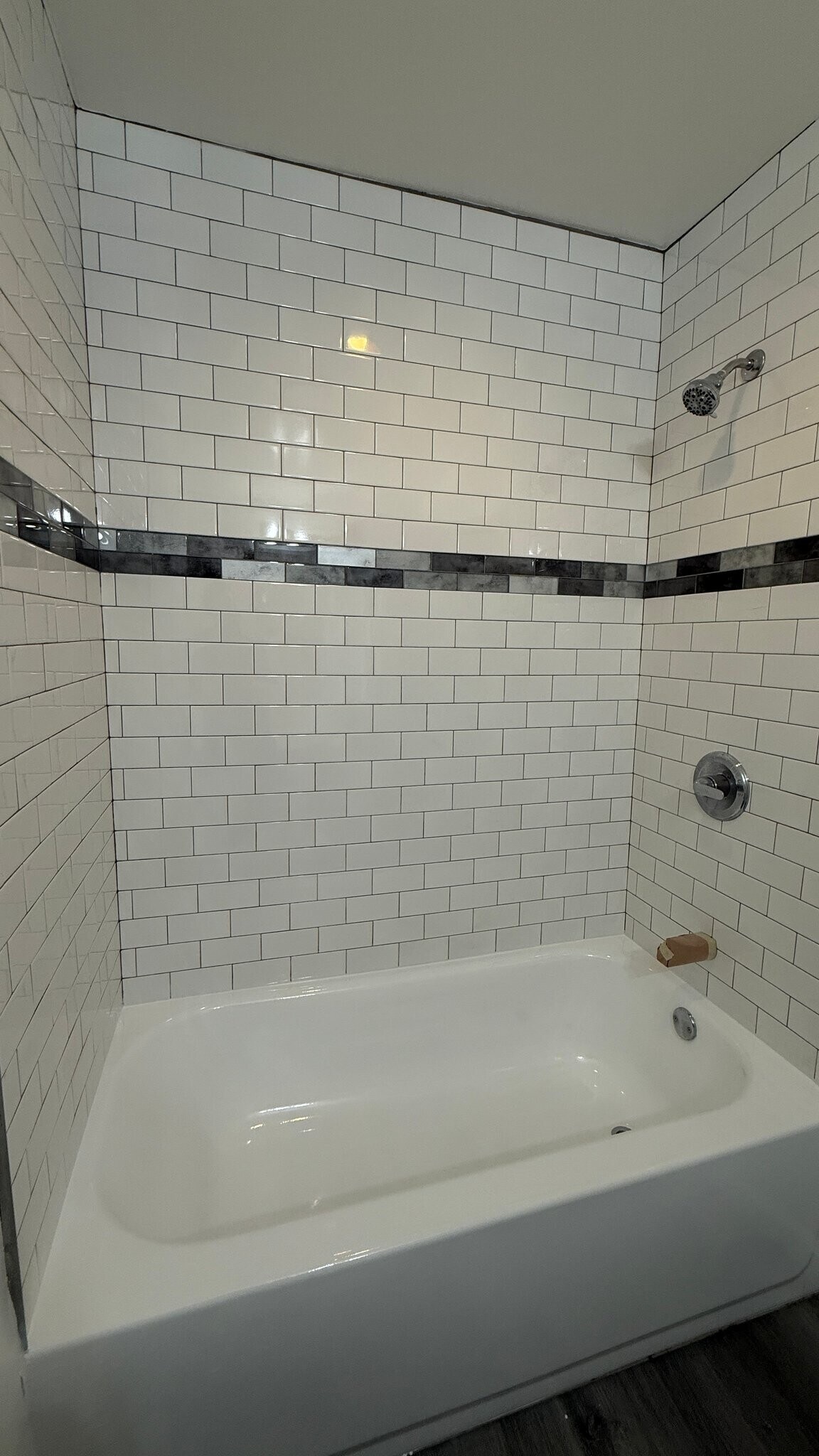 Building Photo - 7044 Hawthorn Ave