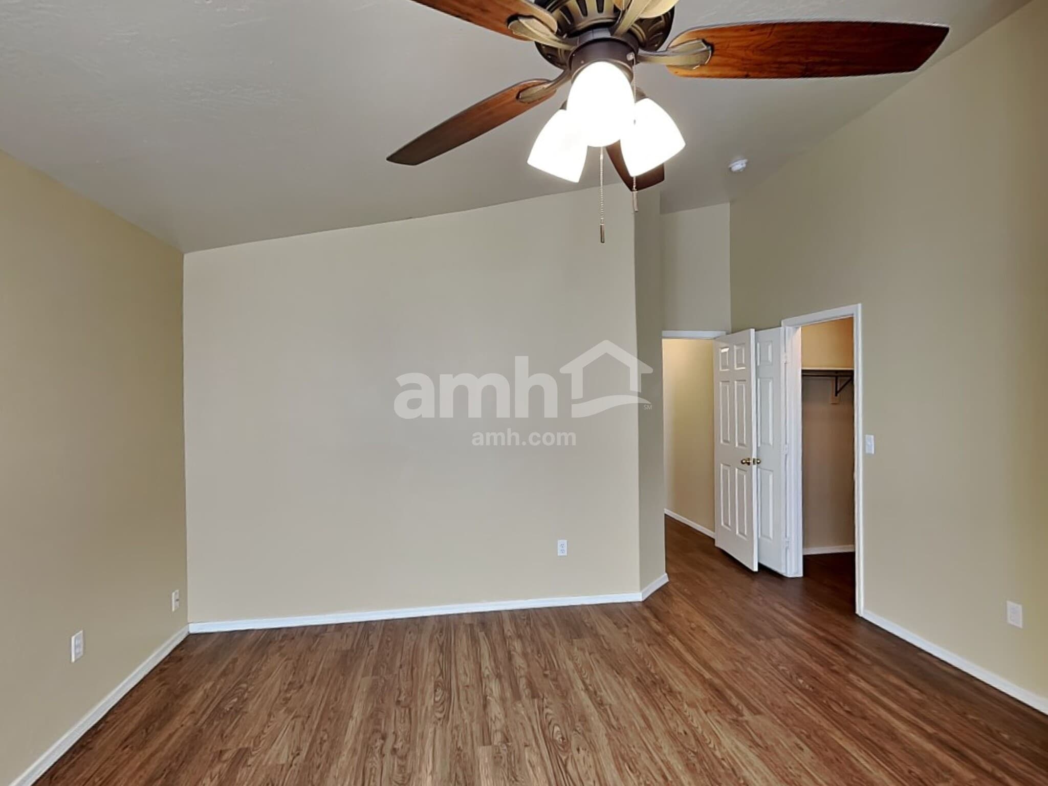 Building Photo - 7515 E Medina Ave