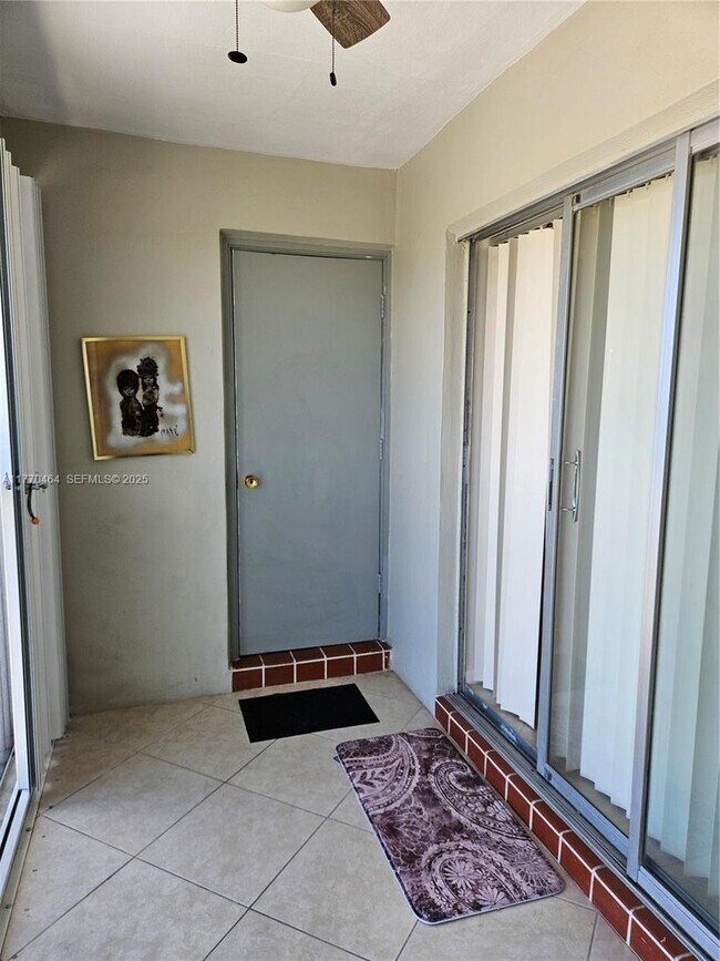 Building Photo - 330 SE 2nd St