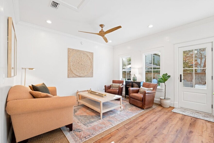 Building Photo - 463 Clareon Dr