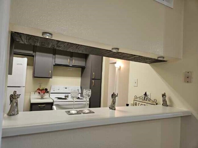 Building Photo - 8433 Hearth Dr