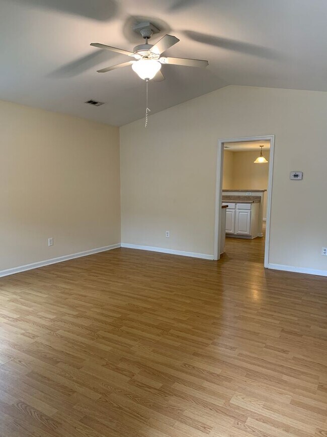 Building Photo - $500 OFF 1ST MONTHS RENT! Lawncare include...