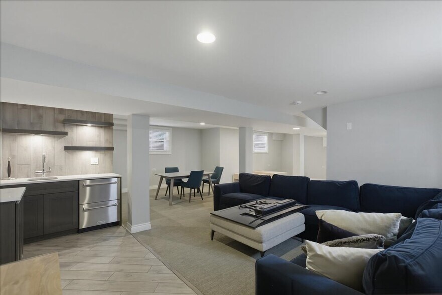 Building Photo - 1828 W Berenice Ave