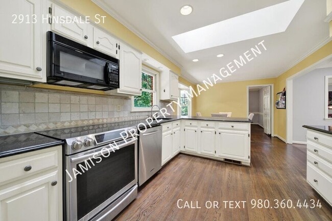 Building Photo - 2913 Hinsdale St