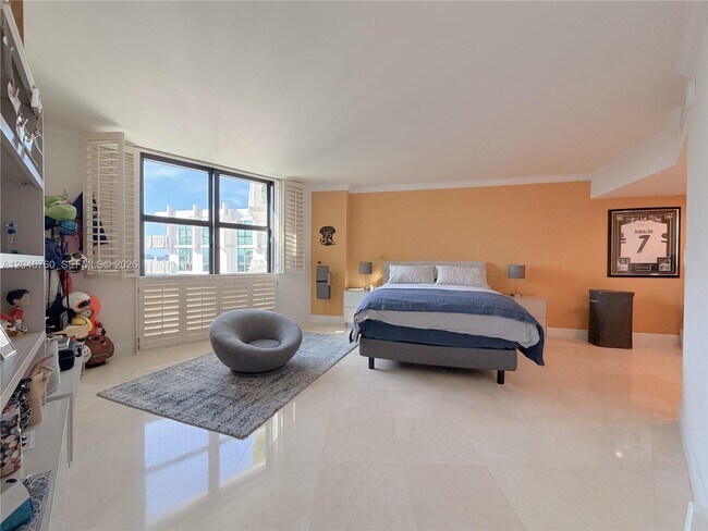 Building Photo - 1111 Crandon Blvd
