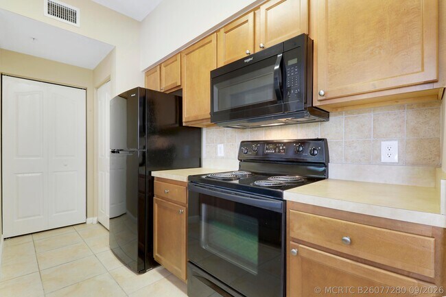 Building Photo - 9211 Myrtlewood Cir W
