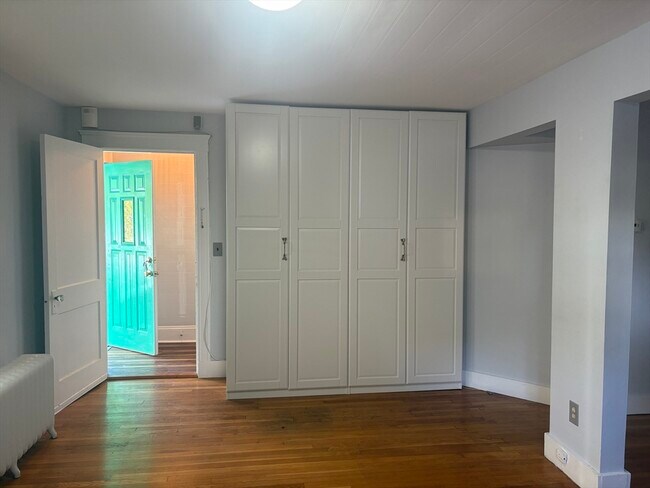 Building Photo - 18 Symmes St