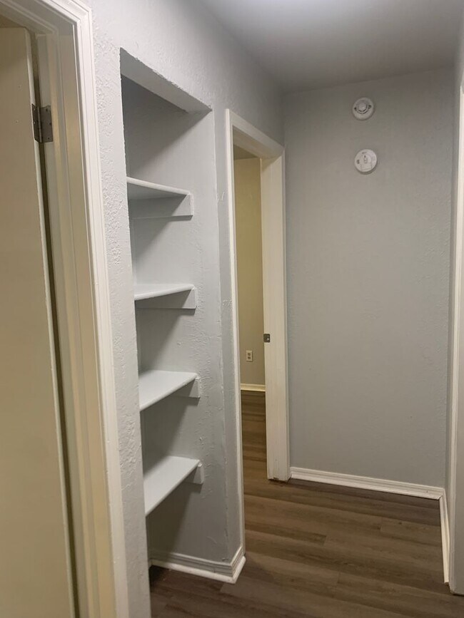 Building Photo - Renovated 3 Bedroom/ 1.5 Bath in Great Neighborhood