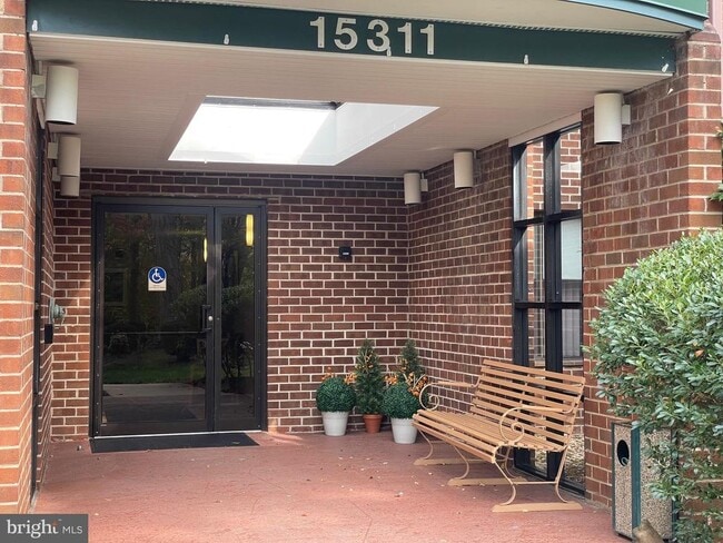 Building Photo - 15311 Beaverbrook Ct