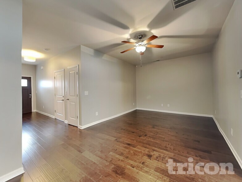 Building Photo - 406 Riverwood Ct