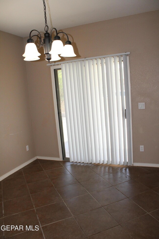 Building Photo - 3100 Amistoso St