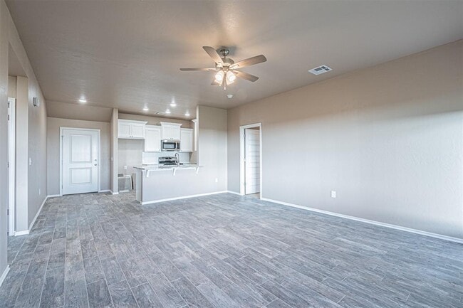 Building Photo - 1624 Highland Loop