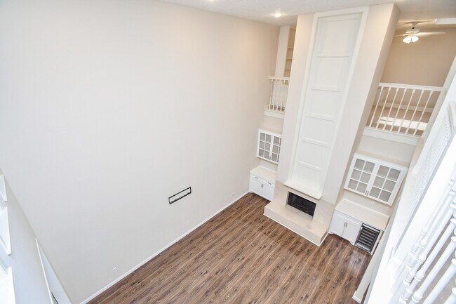 Building Photo - 9625 Bayou Brook St