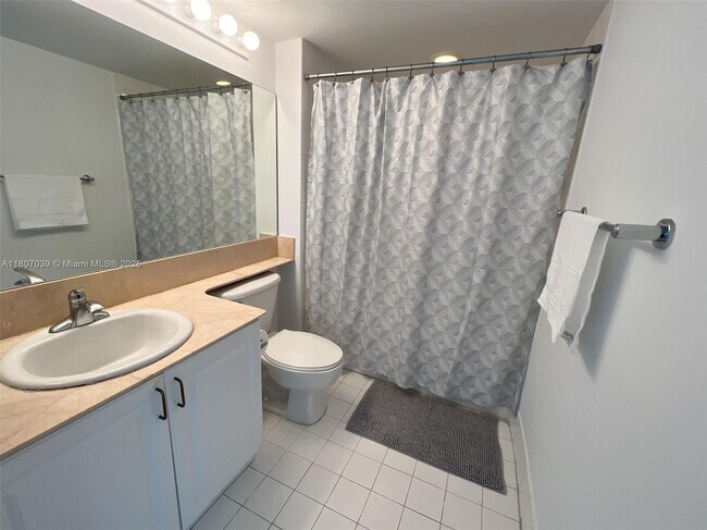 Building Photo - 1155 Brickell Bay Dr