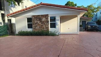 Building Photo - 2620 SW 17th St