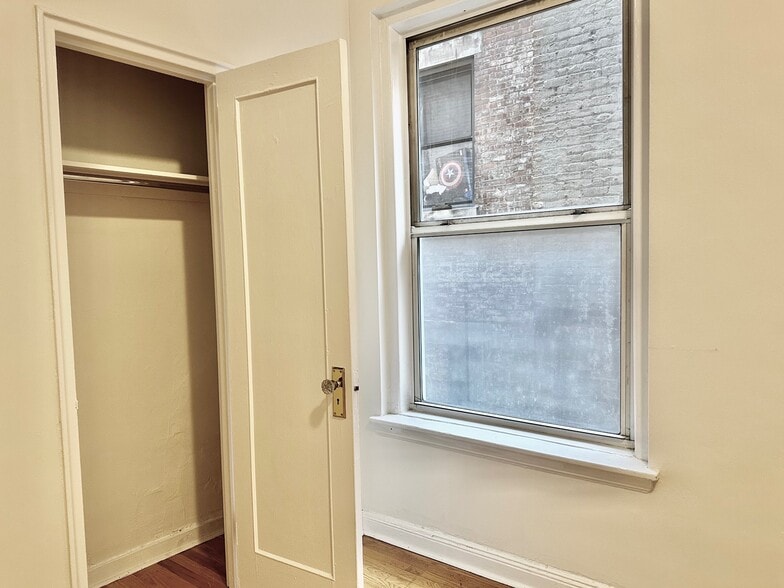 Building Photo - 328 W 83rd St