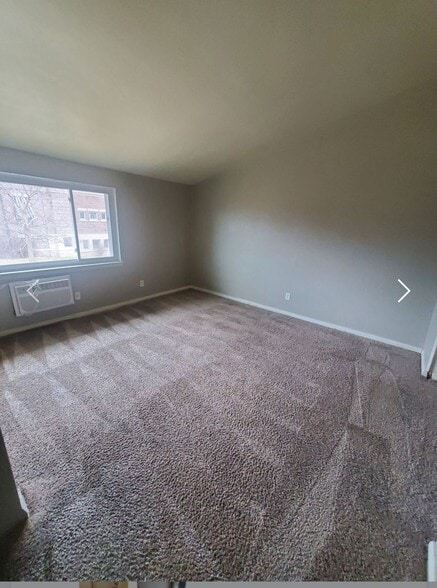 Primary Photo - 2448 W Kilbourn Ave