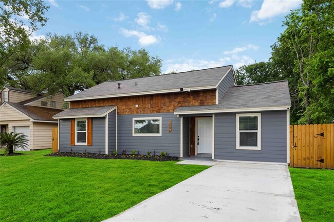 Building Photo - 3806 Zephyr St