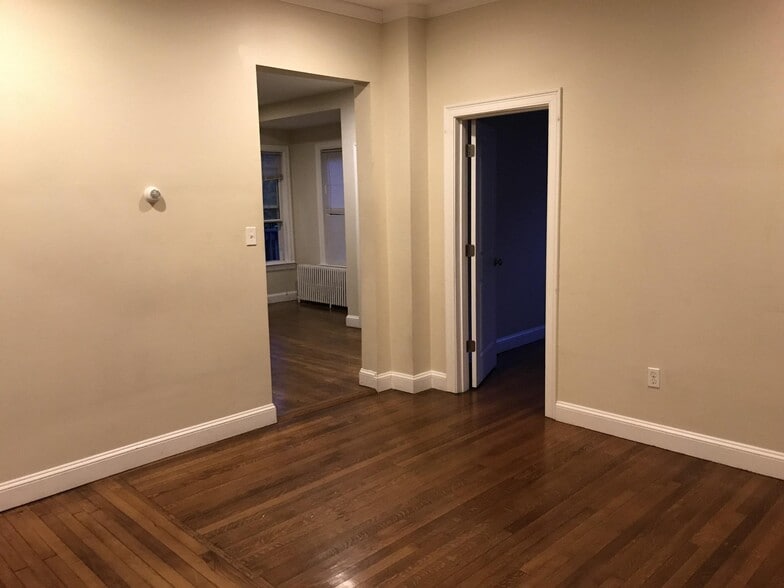 Building Photo - 10 Greylock Rd