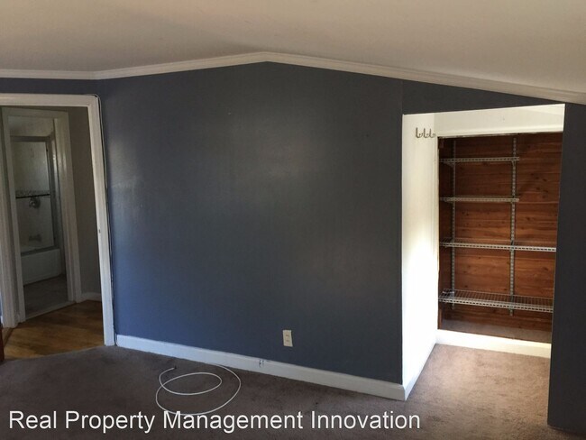 Building Photo - 4 br, 2 bath House - 221 E Hawthorne Avenue