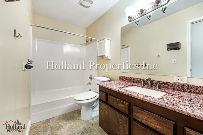 Building Photo - 8747 SW Brightfield Cir