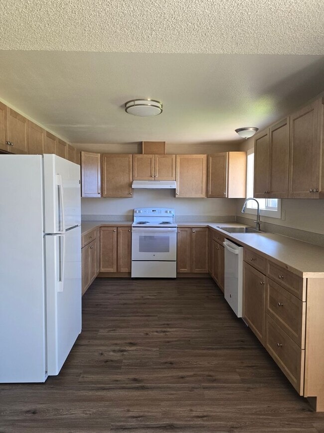 Building Photo - Newly renovated 3 bedroom rambler