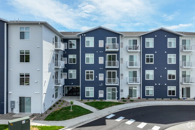 Building Photo - Midwest Flats