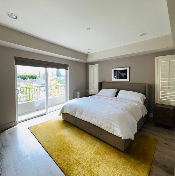 Primary Photo - 2101 S Beverly Glen Blvd