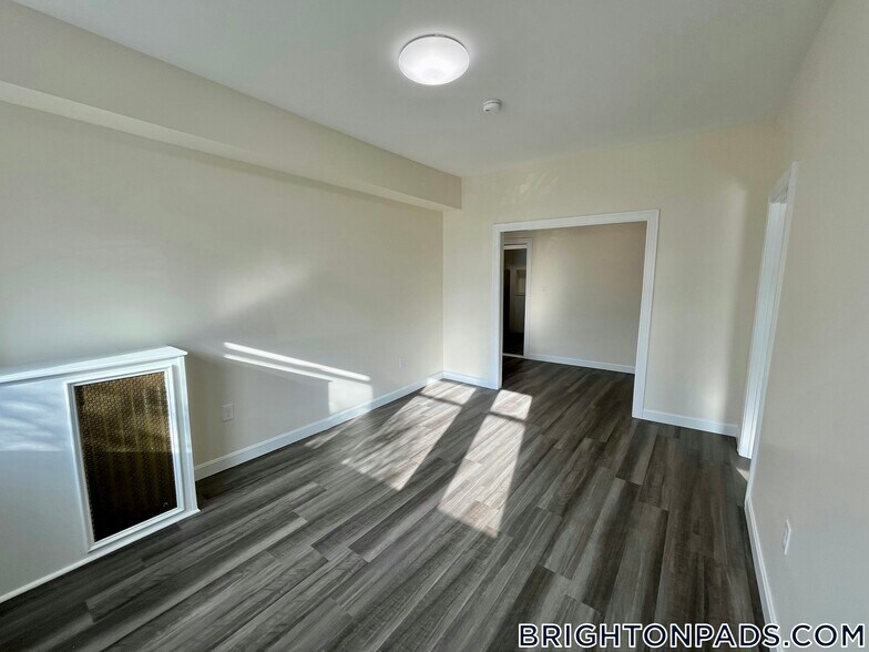 Building Photo - 127 Washington St