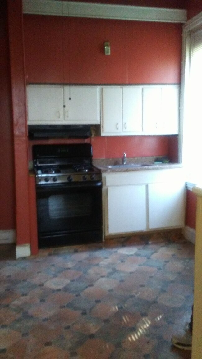 Kitchen - 5106 Wayne Ave